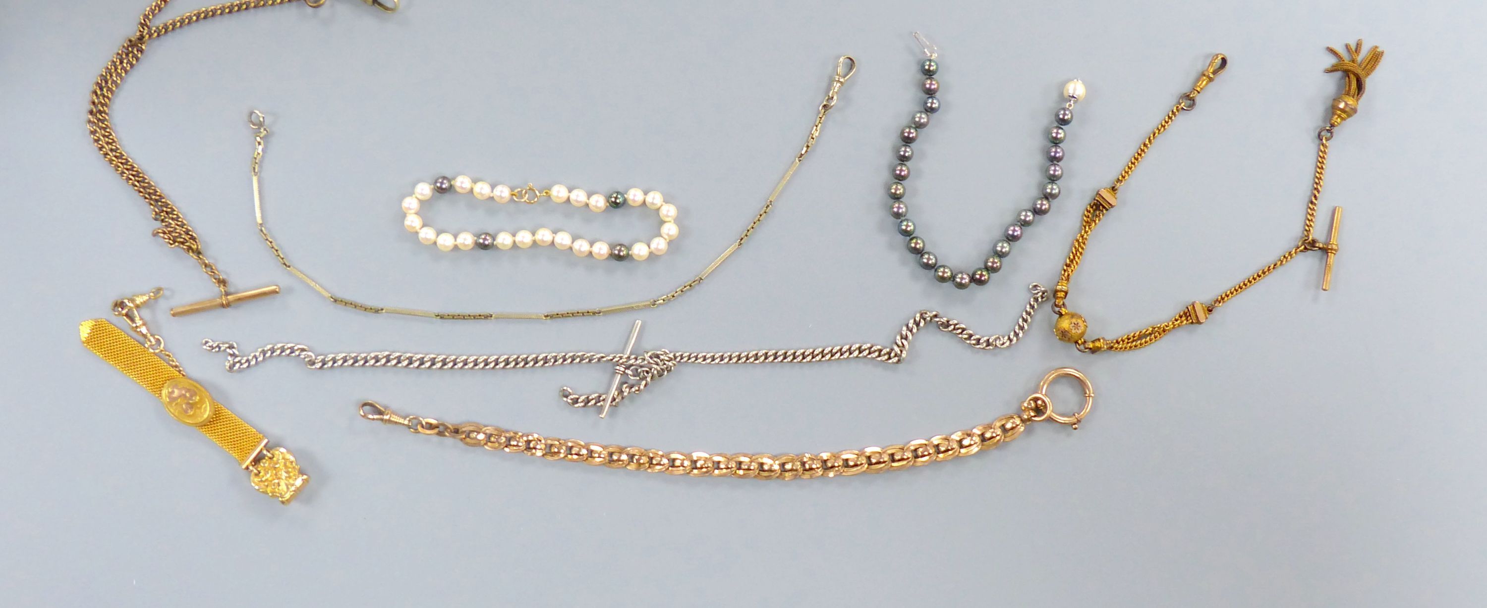 Mixed jewellery including a modern 9ct and cultured pearl bracelet, silver albert, gilt albertina, gilt albert, chain etc.